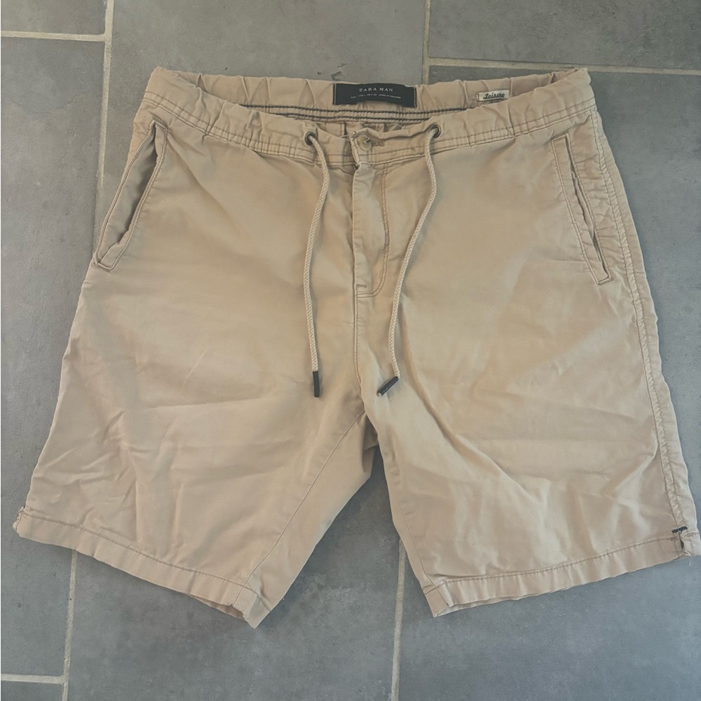Zara Men's Beige Flat Front Shorts